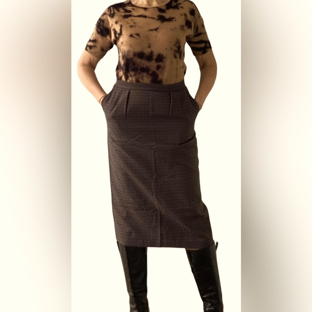 Joe Fresh pencil skirt below knees Size 8 brown NWT